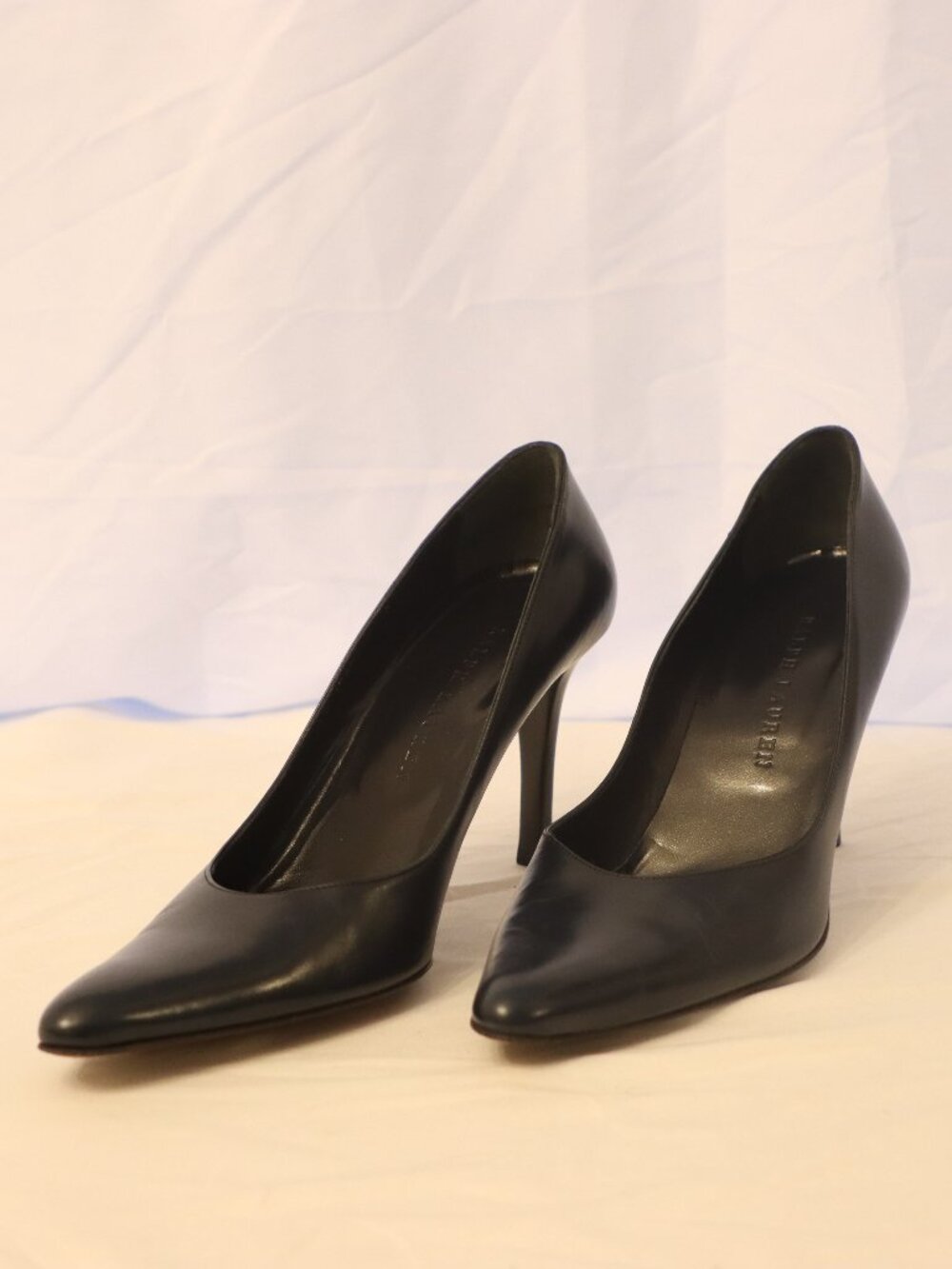 Classic Navy Ralph Lauren Pointed size 9 Pumps-90s